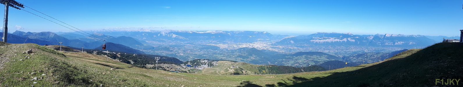 Massif du Vercors / Bassin Grenoblois / Massif de la Chartreuse vue depuis La Croix de Chamrousse à 2200m Alt (d.38)